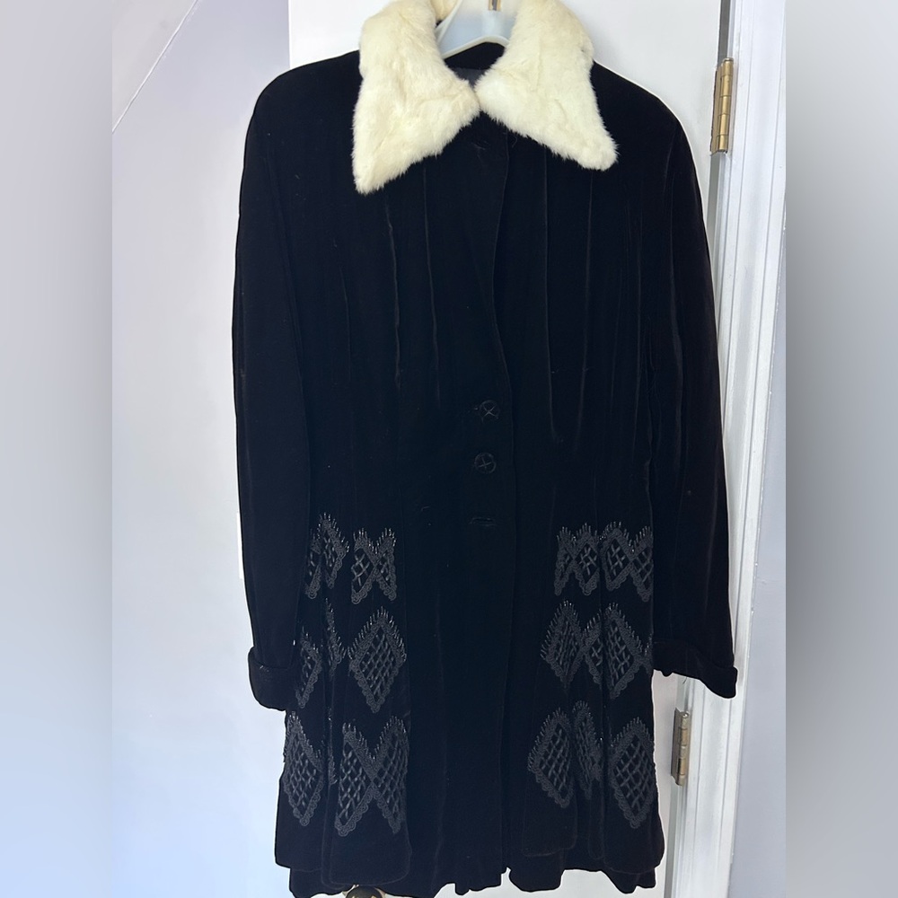 1940’s Elegant Black Coat w/ Fur Collar & Exquisite Beading & Embroidery! Rare